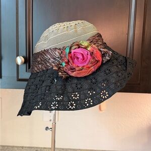 Grevi Multicolor Rose Accent Sun Hat - Black Brim